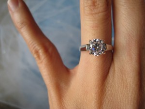Ring_hearts_arrows_CZ_solitaire_hand_pic_1